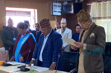 सांसद राई र आलेले लिए शपथ